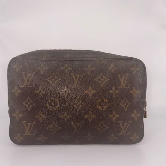 LOUIS VUITTON - Trousse 23 Clutch Bag R1.325 - Picture 1 of 3